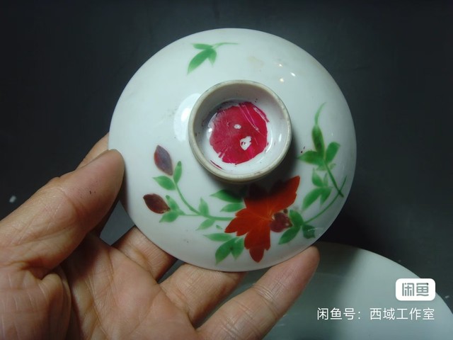 古玩陶瓷民國粉彩花卉紋蓋碗真品鑒賞圖