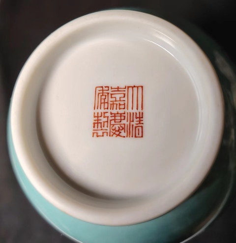 古玩陶瓷粉彩嬰戲紋長頸撇口瓶真品鑒賞圖