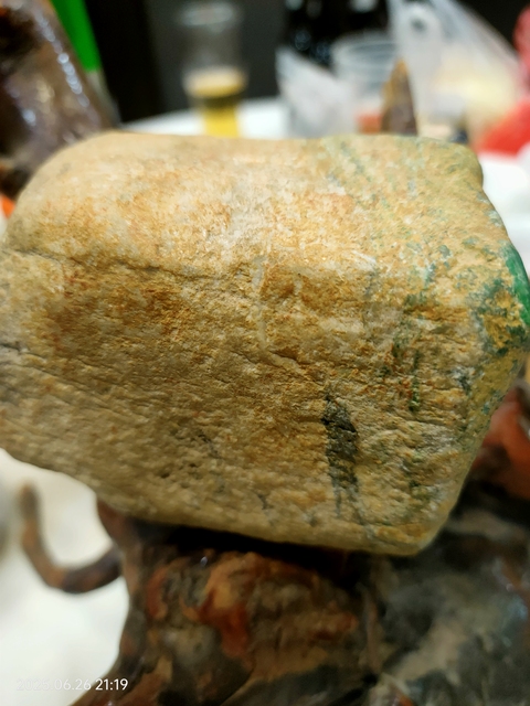 古玩玉器翡翠賭石原石真品鑒賞圖