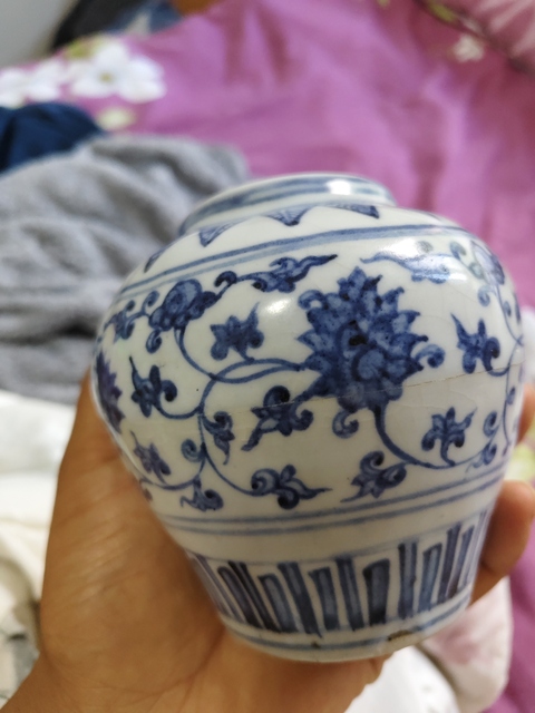 古玩陶瓷花卉紋青花罐真品鑒賞圖