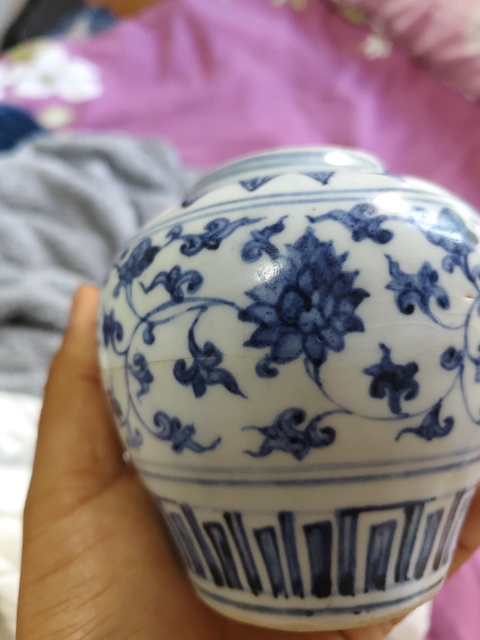 古玩陶瓷花卉紋青花罐真品鑒賞圖