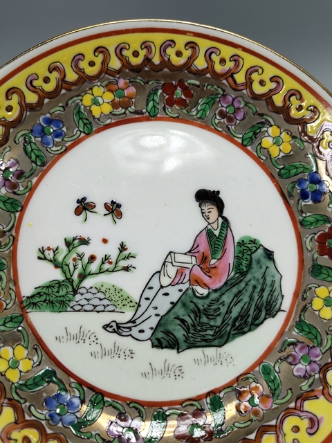 古玩陶瓷粉彩仕女人物盤真品鑒賞圖