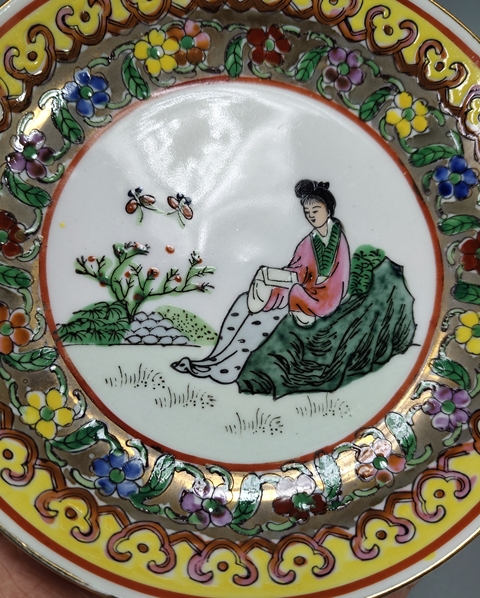 古玩陶瓷粉彩仕女人物盤真品鑒賞圖