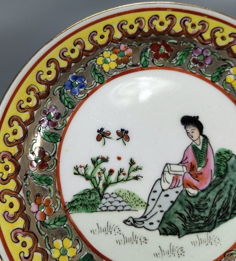 古玩陶瓷粉彩仕女人物盤真品鑒賞圖