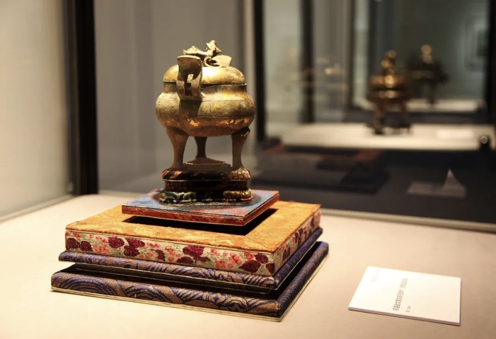 古玩銅器蟠龍?chǎng)探鸸倜倍κ綘t真品鑒賞圖