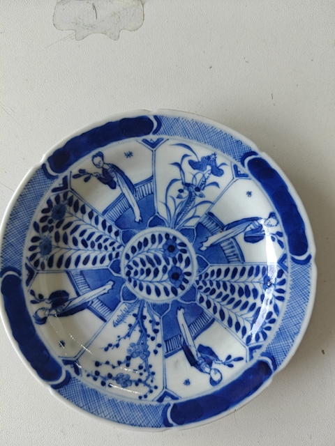 古玩陶瓷仕女花卉紋青花盤真品鑒賞圖