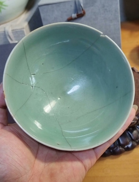 古玩陶瓷龍泉青瓷刻仰蓮紋碗真品鑒賞圖
