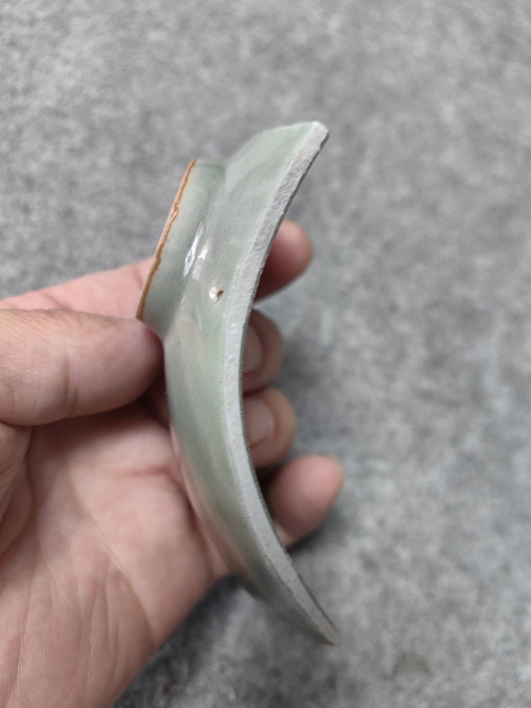古玩陶瓷龍泉青瓷刻仰蓮紋碗真品鑒賞圖