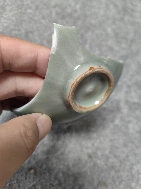 古玩陶瓷龍泉青瓷刻仰蓮紋碗真品鑒賞圖