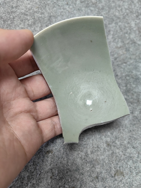 古玩陶瓷龍泉青瓷刻仰蓮紋碗真品鑒賞圖