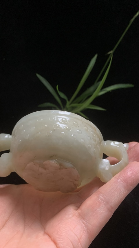 古玩玉器明代和田玉雕“雙龍耳執杯”拍賣,當前價格35000元