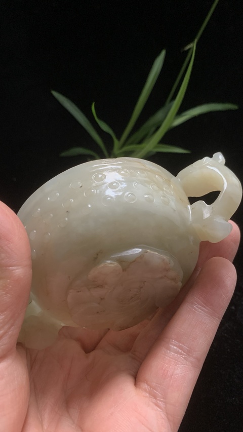 古玩玉器明代和田玉雕“雙龍耳執杯”拍賣,當前價格35000元