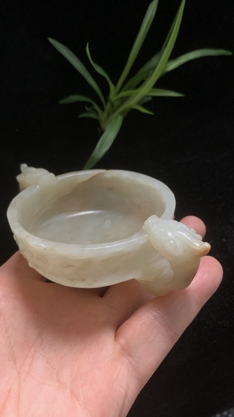 古玩玉器明代和田玉雕“雙龍耳執杯”拍賣,當前價格35000元