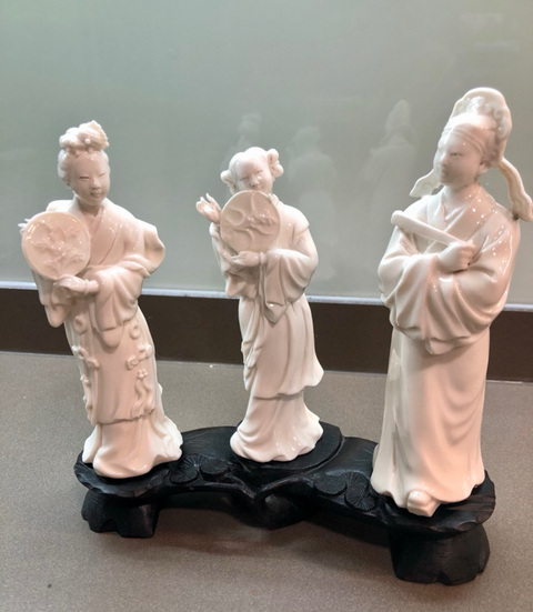 古玩陶瓷德化白瓷造像真品鑒賞圖