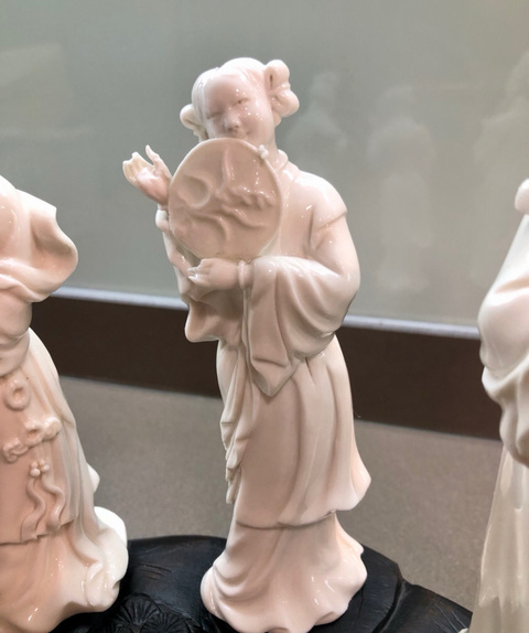 古玩陶瓷德化白瓷造像真品鑒賞圖
