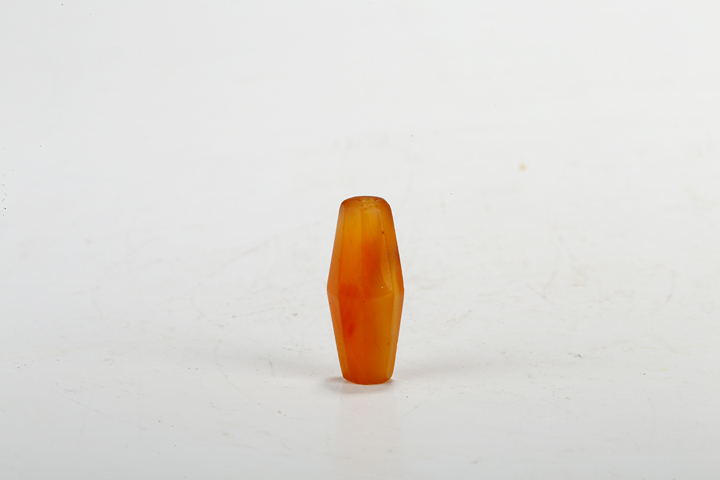 古玩玉器明.日月紋瑪瑙珠拍賣，當前價格1000元