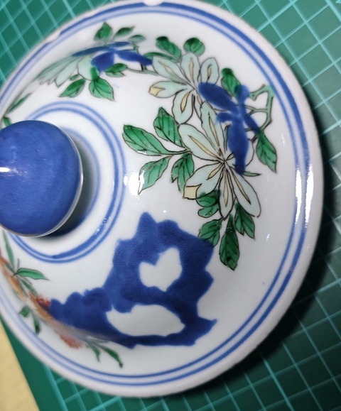 古玩陶瓷青花五彩花卉紋蓋真品鑒賞圖