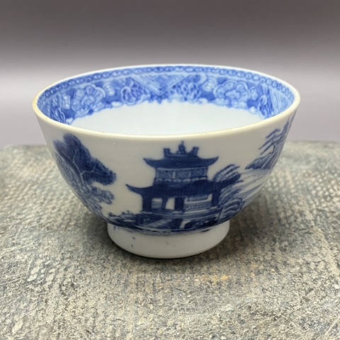 古玩陶瓷清乾隆亭臺樓閣山水青花杯拍賣,當前價格1260元
