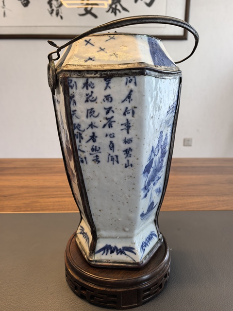 古玩陶瓷道光青花山水人物六方詩文瓶拍賣,當前價格850元