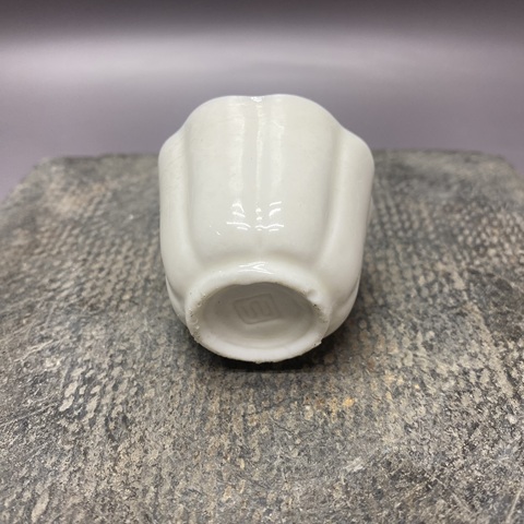 古玩陶瓷德化窯白釉花口杯真品鑒賞圖