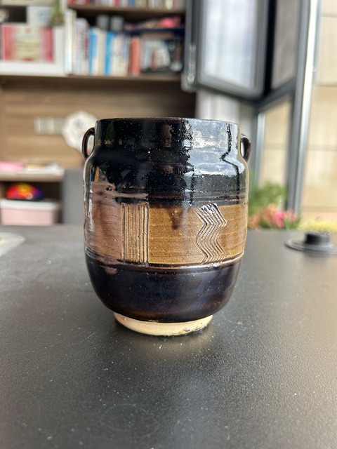 古玩陶瓷耀州雙色釉刻水波紋罐真品鑒賞圖