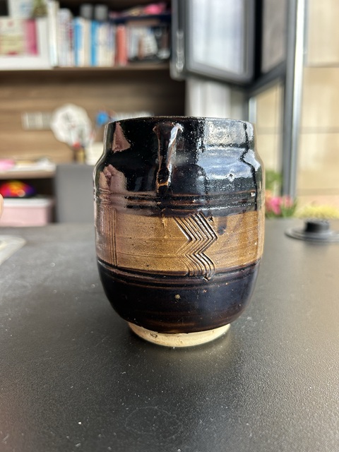 古玩陶瓷耀州雙色釉刻水波紋罐真品鑒賞圖