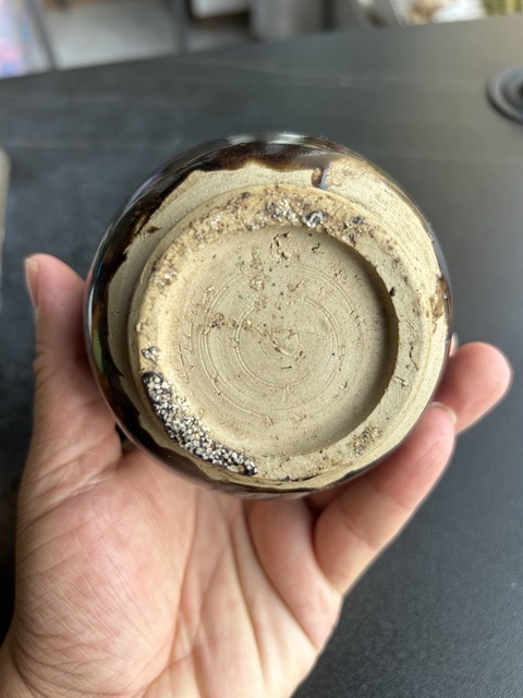 古玩陶瓷耀州雙色釉刻水波紋罐真品鑒賞圖
