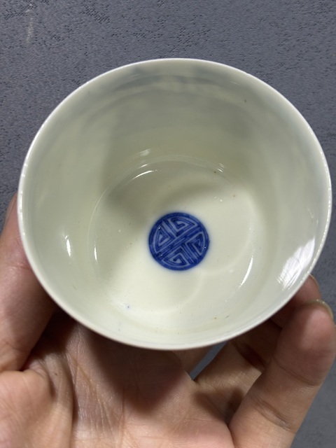 古玩陶瓷青花趕珠龍紋杯，疑似復窯真品鑒賞圖