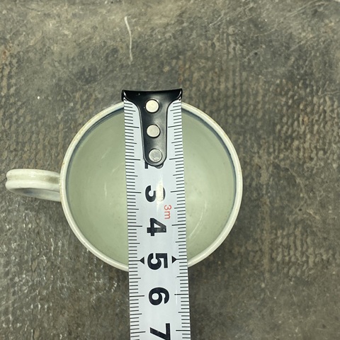 古玩陶瓷仕女花卉紋青花執(zhí)杯真品鑒賞圖