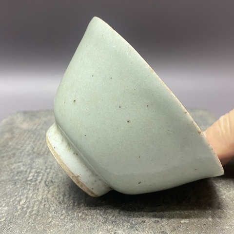 古玩陶瓷清中期·豆青釉·茶杯拍賣，當前價格129元