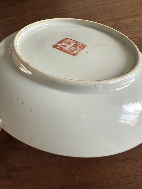古玩陶瓷粉彩蝶戀花紋盤真品鑒賞圖