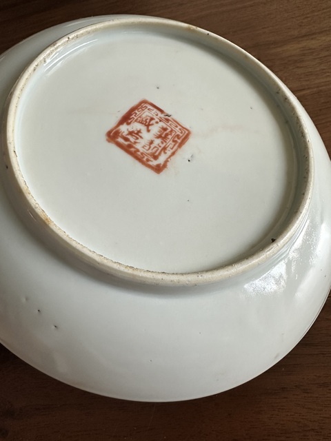 古玩陶瓷粉彩蝶戀花紋盤真品鑒賞圖