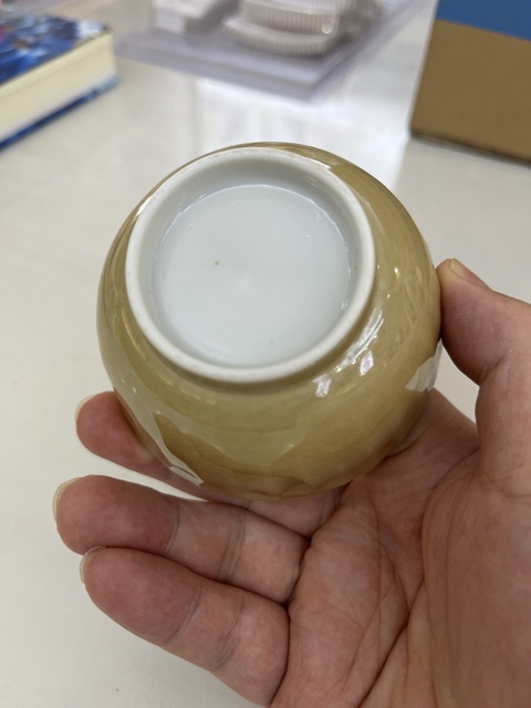 古玩陶瓷內白釉外黃釉杯真品鑒賞圖