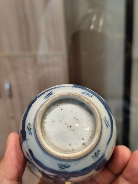 古玩陶瓷松樹(shù)紋青花杯真品鑒賞圖