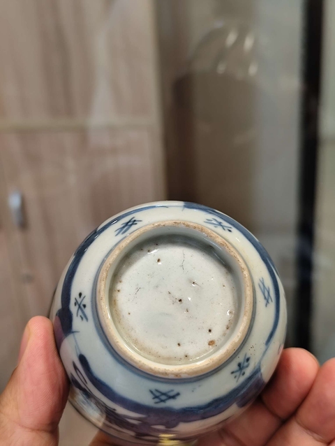 古玩陶瓷松樹(shù)紋青花杯真品鑒賞圖