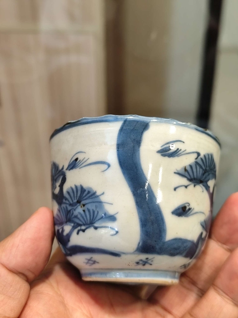 古玩陶瓷松樹(shù)紋青花杯真品鑒賞圖