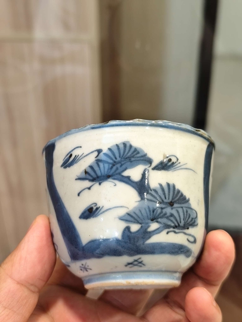 古玩陶瓷松樹(shù)紋青花杯真品鑒賞圖