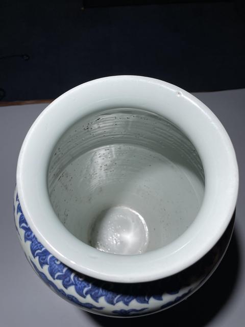 古玩陶瓷需上手,乾隆風格纏枝花卉紋瓶真品鑒賞圖