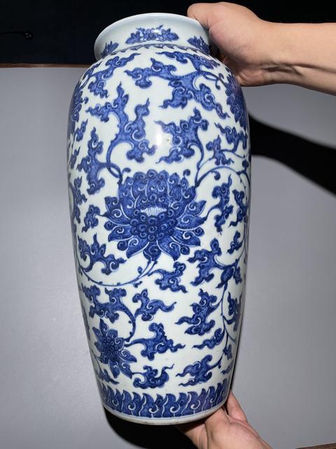 古玩陶瓷需上手,乾隆風格纏枝花卉紋瓶真品鑒賞圖