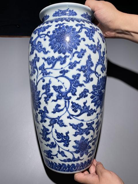 古玩陶瓷需上手,乾隆風格纏枝花卉紋瓶真品鑒賞圖