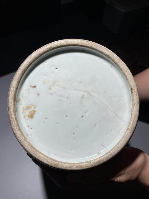 古玩陶瓷需上手,乾隆風格纏枝花卉紋瓶真品鑒賞圖