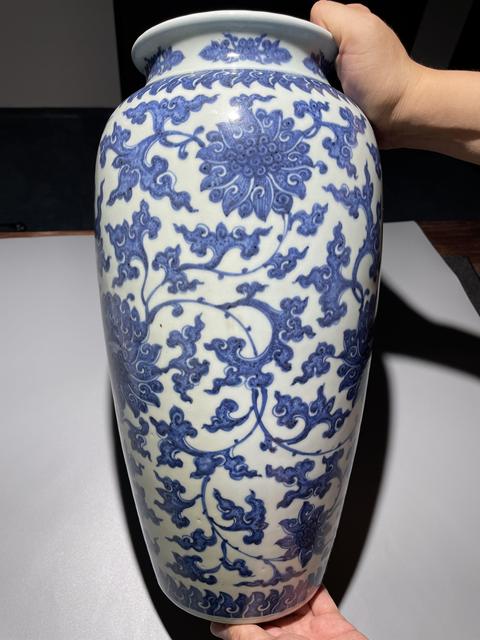 古玩陶瓷需上手,乾隆風格纏枝花卉紋瓶真品鑒賞圖