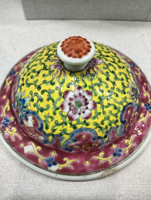 古玩陶瓷清晚期 粉彩嬰戲蓋罐真品鑒賞圖