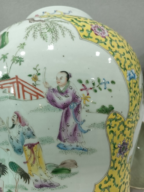 古玩陶瓷清晚期 粉彩嬰戲蓋罐真品鑒賞圖