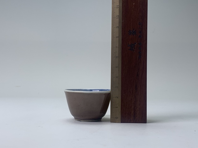 古玩陶瓷清康熙·外紫金釉內(nèi)青花人物紋杯拍賣,當前價格0元
