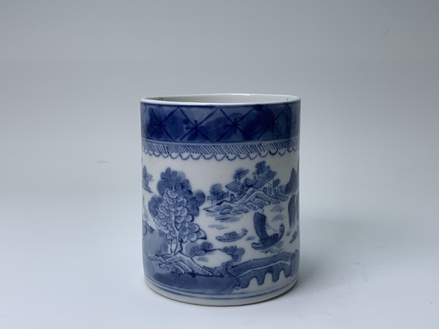 古玩陶瓷清乾隆·青花山水樓閣人物紋馬克杯拍賣,當前價格166元