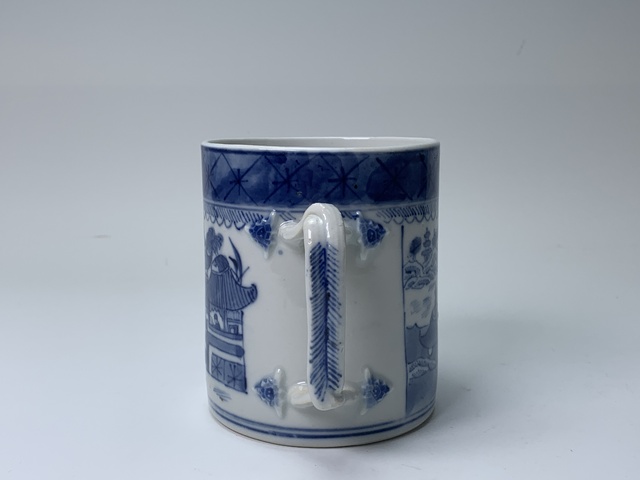 古玩陶瓷清乾隆·青花山水樓閣人物紋馬克杯拍賣,當前價格166元
