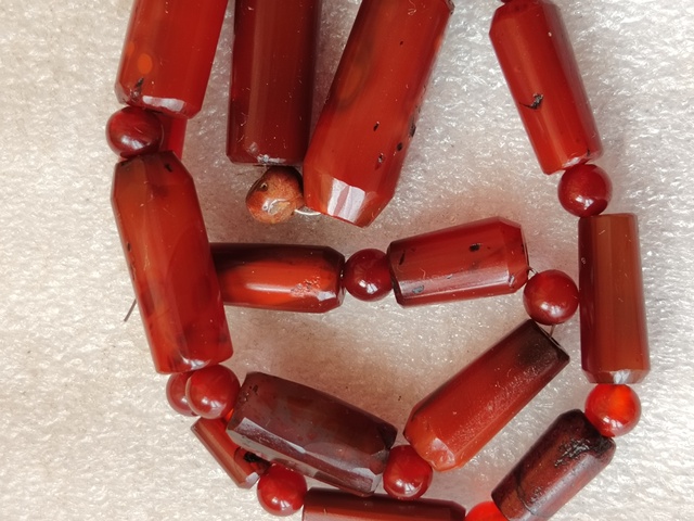 古玩玉器天然瑪瑙珠串+贈(zèng)官帽核桃一對(duì)拍賣,當(dāng)前價(jià)格233元