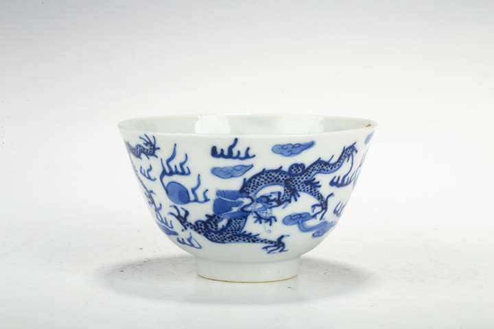 古玩陶瓷清晚·青花趕珠龍紋碗拍賣,當前價格0元