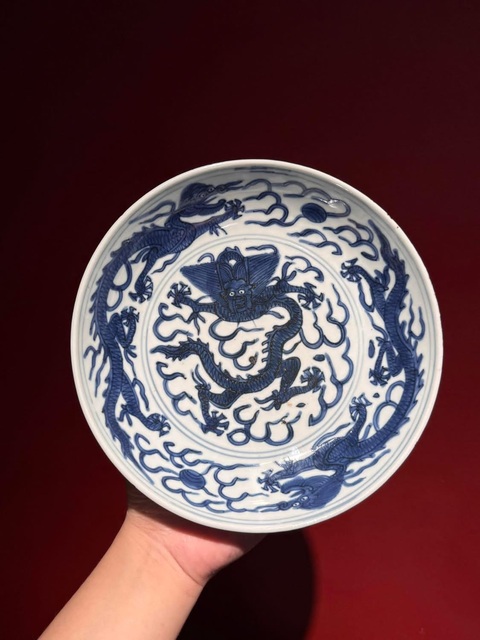 古玩陶瓷青花龍紋盤真品鑒賞圖